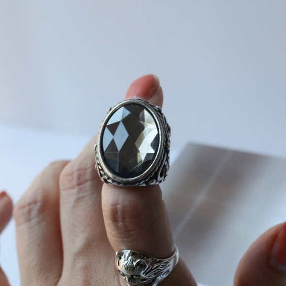 Silver-tone Ring with Faceted Smokey Gray Acrylic Stone Size 5.5 - Picture 15 of 15